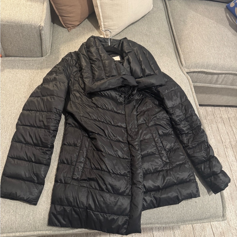 T Tahari Elegant Black Puffer Jacket